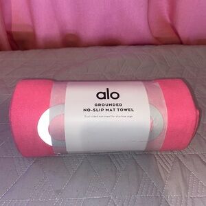 Alo yoga no slip towel